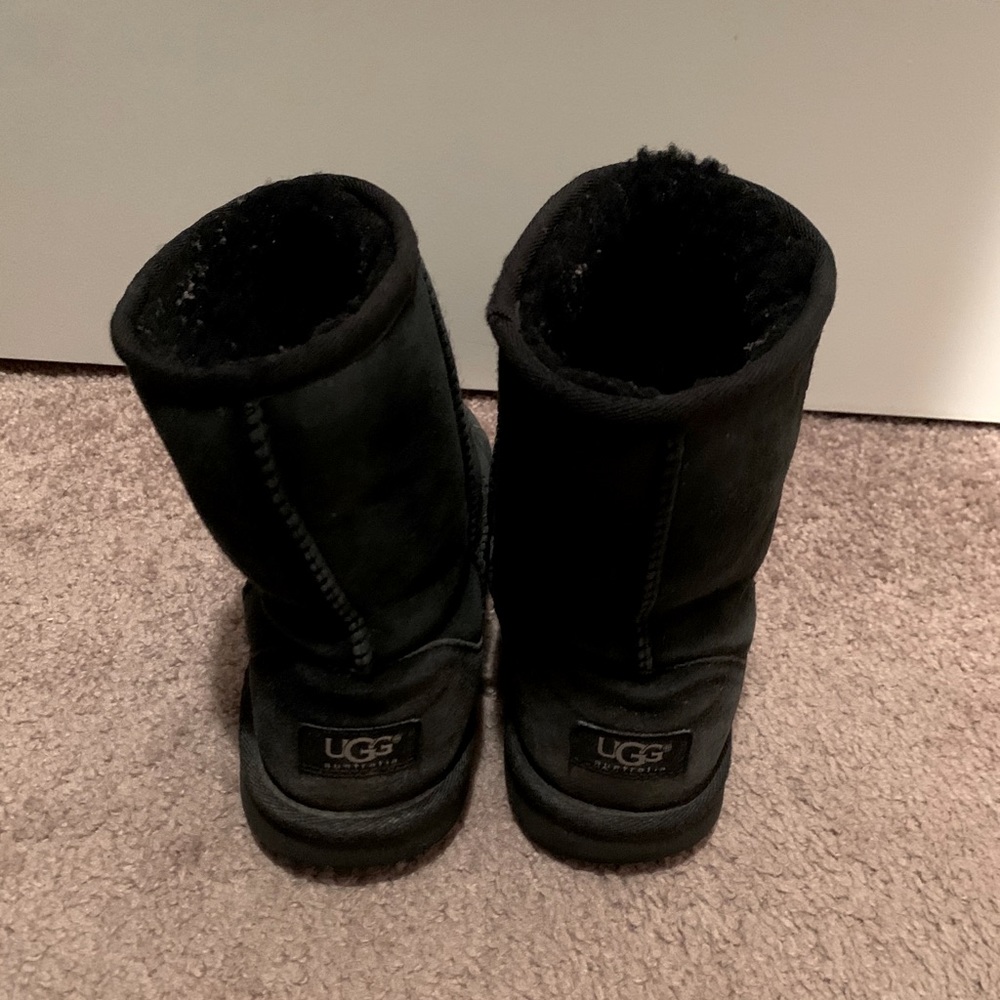 Black Classic Uggs